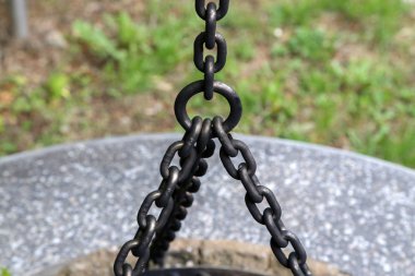 Metal Zincirler. Metal Zincirler Asma çiçek vazo