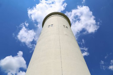 High Water Tower yakın çekim - fotoğraf aşağıda