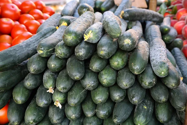 Verschiedene Gemüsesorten werden auf einem Basar in Kroatien verkauft — Stockfoto