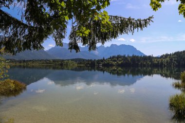 Almanya'da Barmsee kıyısında güzel bir gün