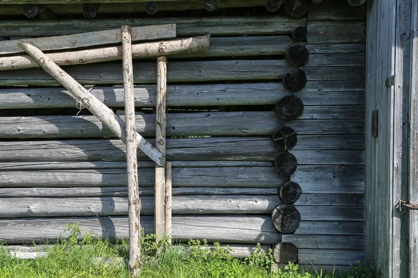 Tømmerhytte - vegg av hus fra tømmer – stockfoto