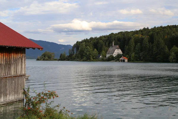 Halászkunyhót a Walchensee Németországban — Stock Fotó