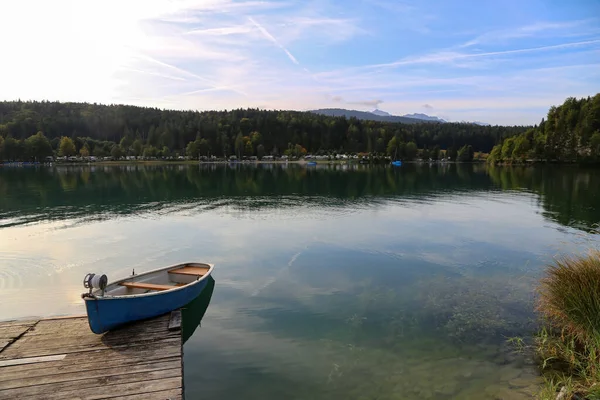 Barcos de pescadores no Lago Walchensee, Baviera, Alemanha — Fotografia de Stock