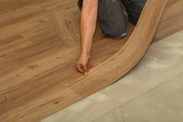 Worker Installing New Vinyl Tile Floor — Stock Photo, Image