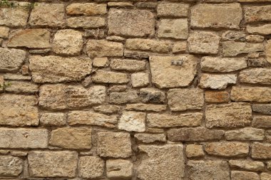 Doğal taştan yapılmış gri taş duvar. Taştan yapılmış desenli bir duvar. Doğal taş arkaplan.