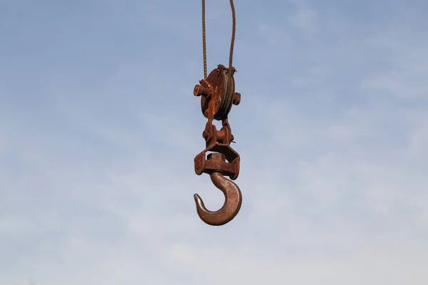 Vieux Crochet Rouillé Une Grue Hissée Dans Port — Photo