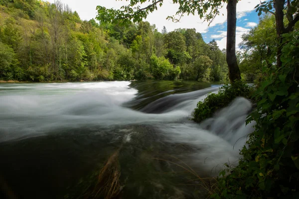 クロアチアのドブラ川の滝 — ストック写真