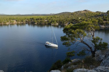 Hırvatistan 'ın Sibenik kenti yakınlarındaki St. Anthony Kanalı.