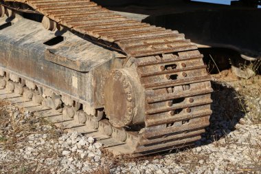 İnşaat kazıcı yükleme makinesinin bir kısmını kapat.