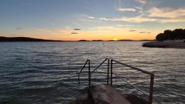 Hırvatistan 'da güzel yaz günbatımı.