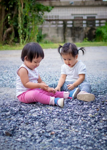 Two Little Girls Playing Ground — Stock Photo, Image