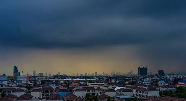 Stadsbild Med Regnande Himmel Kvällen Thailand — Stockfoto