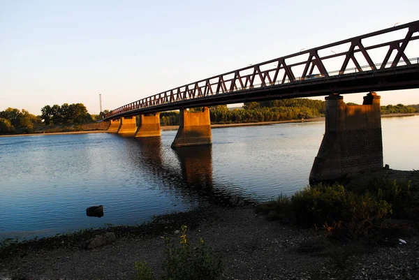 Ponte Rio Cidade Água Costa Novokuznetsk Rússia Noite — Fotografia de Stock