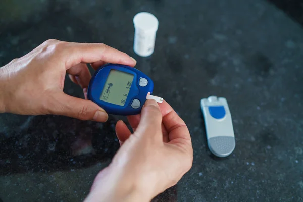 Medizin Diabetes Glykämie Gesundheitswesen Und Menschen Konzept Nahaufnahme Von Frauen — Stockfoto