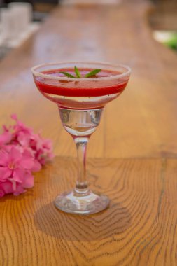 Taze kokteyl hazır.