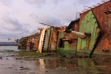 Alabora Bangkai Kapal Fv Viking gemisi
