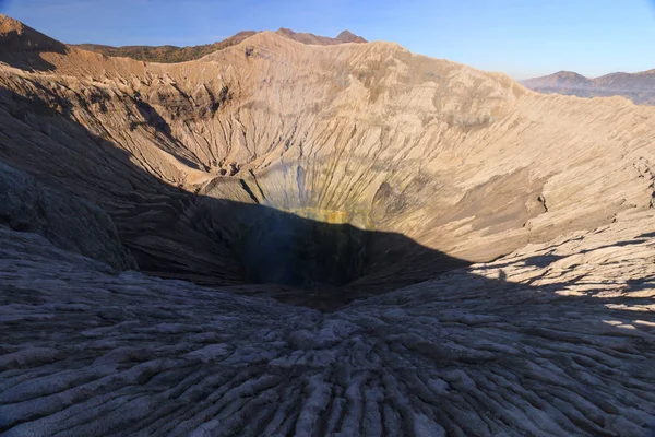 Gunung Bromo, Java, Endonezya kenarı gelen gün vurdu