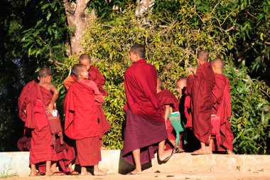 Kalaw Highlands, Myanmar, Kasım 20 2018-Dawn bir çocuk Budist manastırda. Altı yaşın altındaki çocuklar genellikle Myanmar 'da bir manastırda vakit geçirdi.