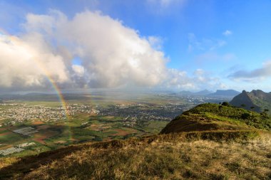Le Pouce, Mauritius'tan görülen gökkuşağı