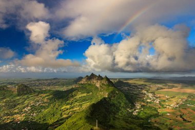 Le Pouce, Mauritius'tan görülen gökkuşağı