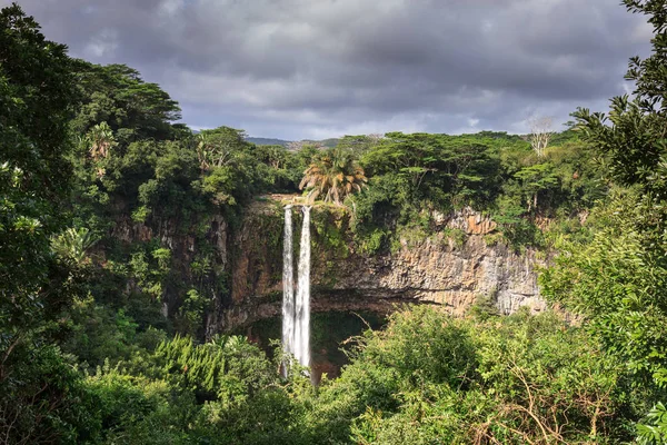 Живописный водопад Александра на африканском острове Маврикий — стоковое фото
