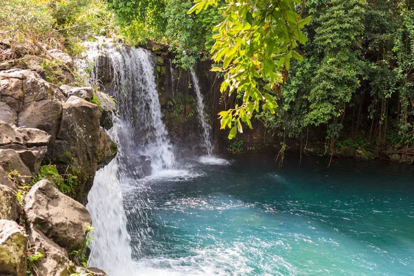 Afrika adası Mauritius üzerinde doğal şelaleler