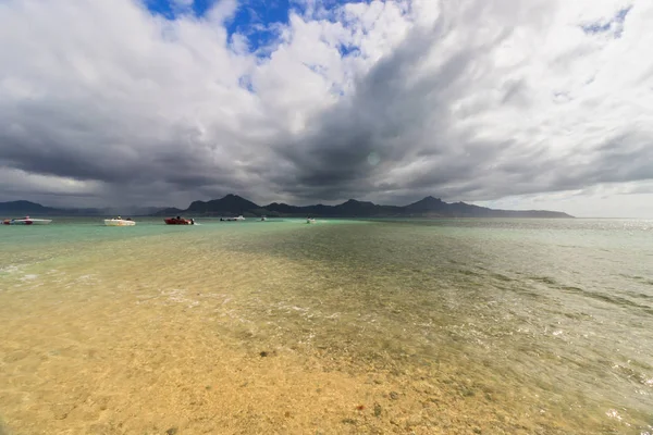 Ile aux Phare, Mauritius çevresindeki adalardan ve plajlardan manzara