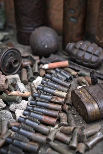 Militaire Achtergrond Met Patronen Van Granaten Gasdruktank Tape Zwarte Archeologie — Stockfoto