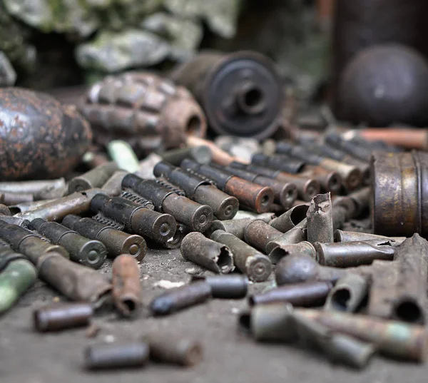 Militaire Achtergrond Met Patronen Van Granaten Gasdruktank Tape Zwarte Archeologie — Stockfoto