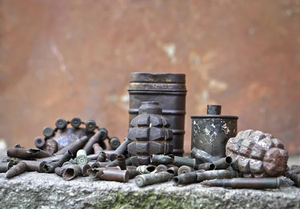 Fundo Militar Com Cartuchos Granadas Fita Metralhadora Arqueologia Negra Segunda — Fotografia de Stock