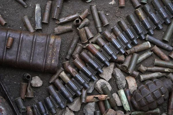 El bombası ve makineli tüfek teyp kartuşları askerlik geçmişi. Siyah Arkeoloji. II. Dünya Savaşı ve, yapılarının. SSCB Büyük Vatanseverlik Savaşı