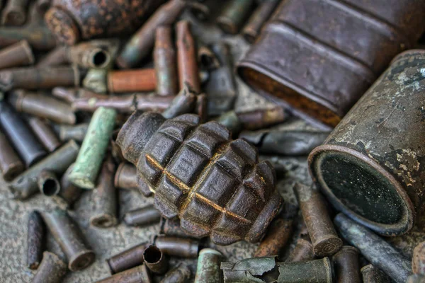 Fundo Militar Com Cartuchos Granadas Fita Metralhadora Arqueologia Negra Segunda — Fotografia de Stock