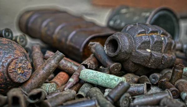 Fundo Militar Com Cartuchos Granadas Fita Metralhadora Arqueologia Negra Segunda — Fotografia de Stock