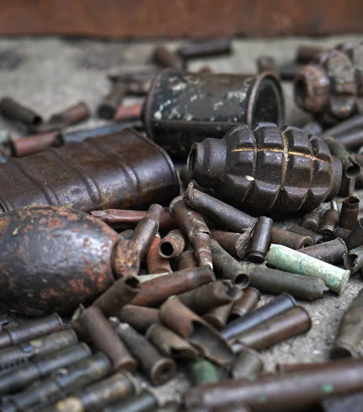 Arrière Plan Militaire Avec Des Cartouches Grenades Ruban Mitrailleuse Archéologie — Photo