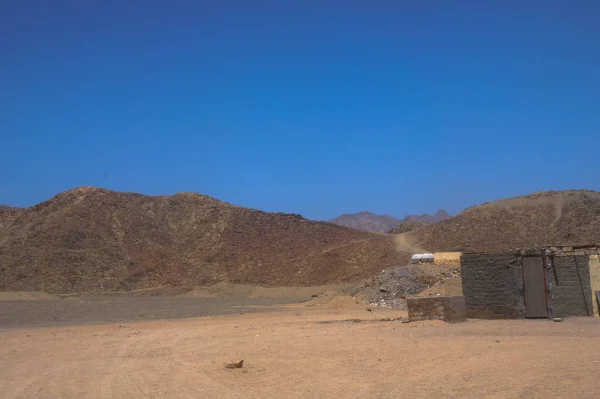 山区干燥的沙漠在假期 狩猎旅行中埃及沙滩的类型 胡尔加达和开罗亚洲 用于设计的库存照片 — 图库照片