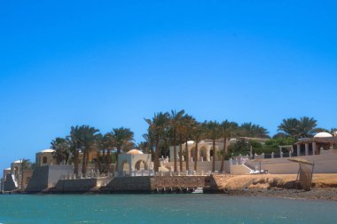 Güzel manzara ev ve otel Kızıldeniz ile kıyı şeridi. Mısır'daki turizm bölgesi. Hurghada ve kendi gelenekleri. Tasarım için stok fotoğraf