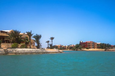Güzel manzara ev ve otel Kızıldeniz ile kıyı şeridi. Mısır'daki turizm bölgesi. Hurghada ve kendi gelenekleri. Tasarım için stok fotoğraf
