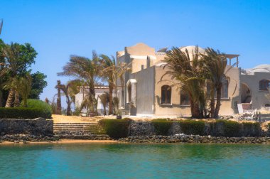 Güzel manzara ev ve otel Kızıldeniz ile kıyı şeridi. Mısır'daki turizm bölgesi. Hurghada ve kendi gelenekleri. Tasarım için stok fotoğraf