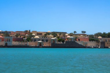 Güzel manzara ev ve otel Kızıldeniz ile kıyı şeridi. Mısır'daki turizm bölgesi. Hurghada ve kendi gelenekleri. Tasarım için stok fotoğraf