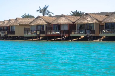 Güzel manzara ev ve otel Kızıldeniz ile kıyı şeridi. Mısır'daki turizm bölgesi. Hurghada ve kendi gelenekleri. Tasarım için stok fotoğraf