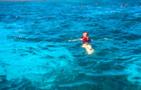 Belo Jogo Banho Azul Borrado Mar Oceano Tema Com Pessoas — Fotografia de Stock