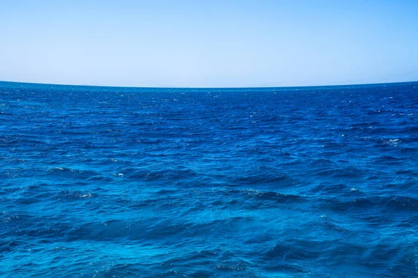 Hermosa Superficie Azul Del Mar Con Cielo Oceánico Desierto Tema — Foto de Stock