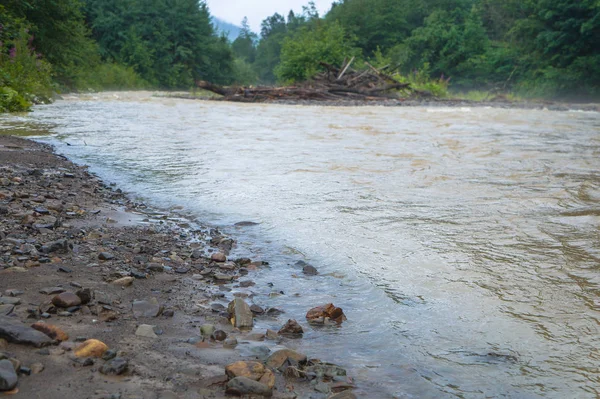 Hermoso Río Montaña Clima Nublado Mundo Chati Europeo Diluvio Lluvia —  Fotos de Stock