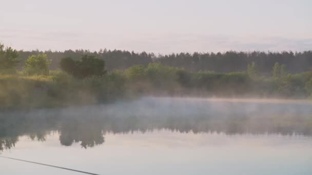 Річка Вранці Прекрасному Тумані Прекрасне Озеро Ввечері Захід Сонця Тлі — стокове відео