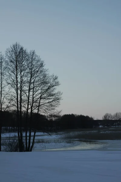 Beautiful winter landscape with a snowy river and lake. Christmas and New Year theme — ストック写真