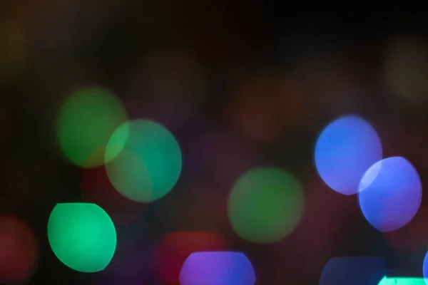 Fundo de Natal bonito com guirlandas e bokeh. Ano Novo imagem multi-colorida. Imagem de foto abstrata para design — Fotografia de Stock