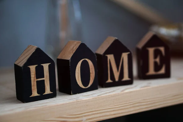 Iscrizione di piccoli cubi neri. La casa è come un sogno e un obiettivo della vita. Comfort familiare . — Foto Stock