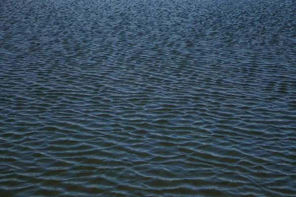 Nehir Gölün Güzel Yüzeyi Havuz Doğadaki Rüzgardan Gelen Dalgalar Tasarımınız — Stok fotoğraf
