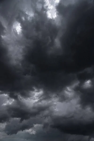 飛行機の側面からのひどい雷雲 悲観的な壮大な雲 暗い灰色のスタイルの背景画像 — ストック写真