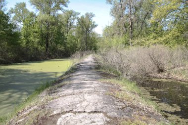 Büyük vatanseverlik savaşı sırasında inşa edilmiş terk edilmiş bir tünel. İkinci Dünya Savaşı sırasında Kiev 'deki Stalin metrosu. Beton binanın Grunge dokusu.